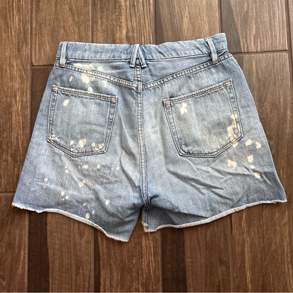 Good American Bombshell Boyfriend Distressed Denim Shorts in Blue043 Sz 28 - Picture 6 of 8